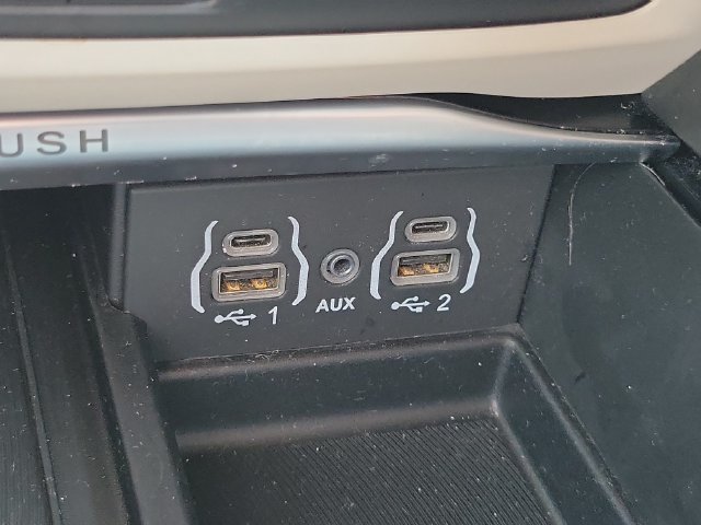 Used 2022 Chrysler Pacifica Limited w/ Uconnect Theater Family Group AWD/4WD image 28
