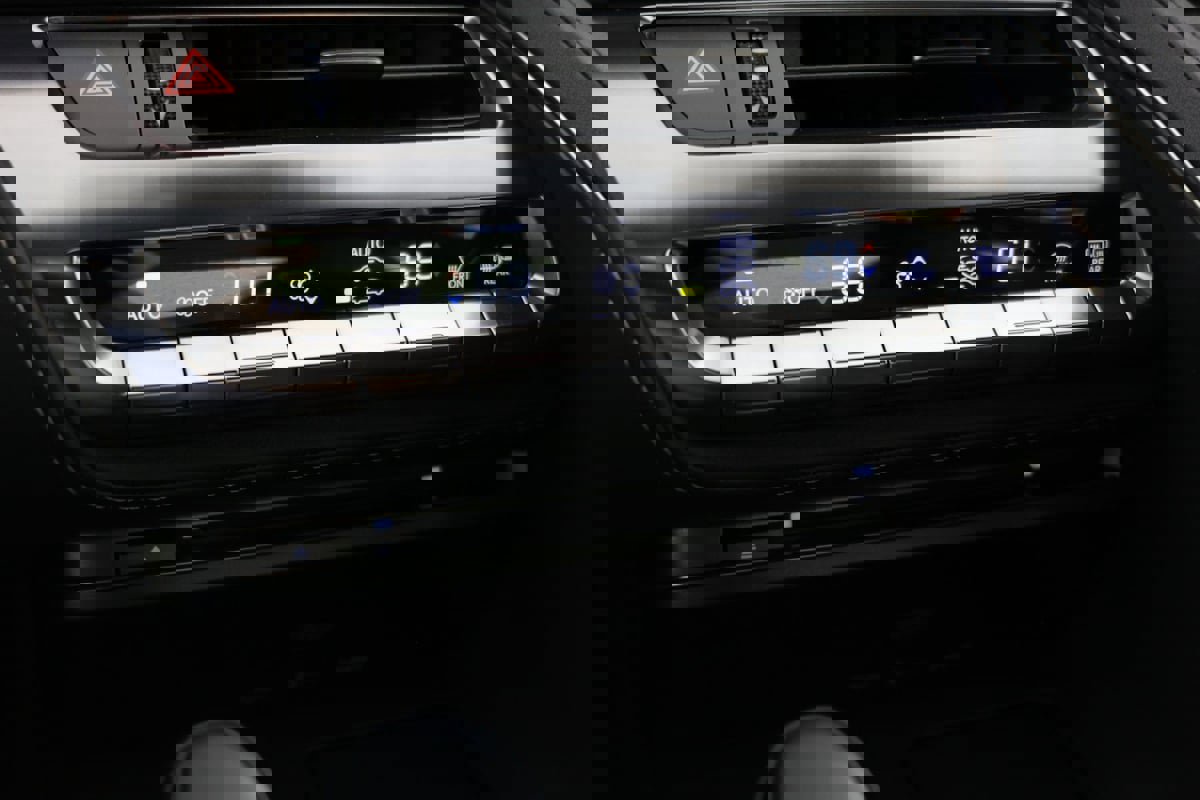 Used 2018 Lexus LC 500 Coupe w/ Performance Package image 31