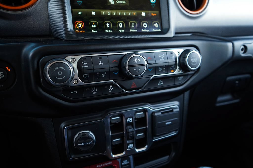 Used 2022 Jeep Gladiator Mojave w/ Cold Weather Group AWD/4WD image 29