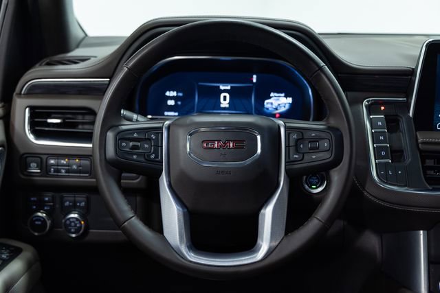 Used 2023 GMC Yukon XL SLT w/ SLT Luxury Package image 14