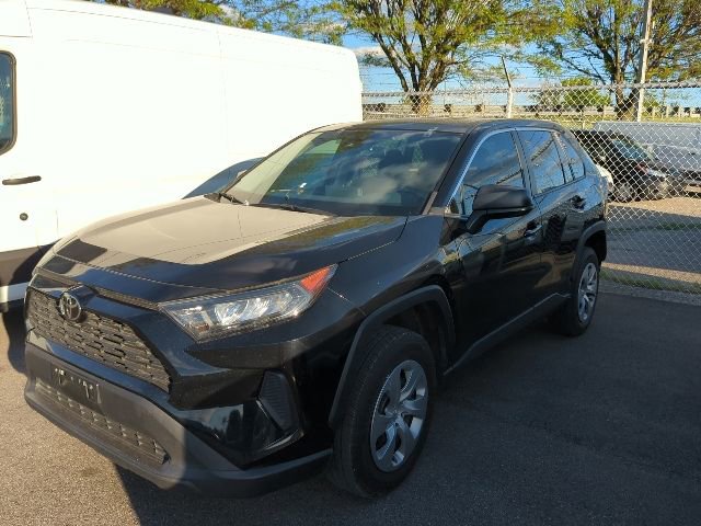 Used 2022 Toyota RAV4 LE AWD/4WD image 2
