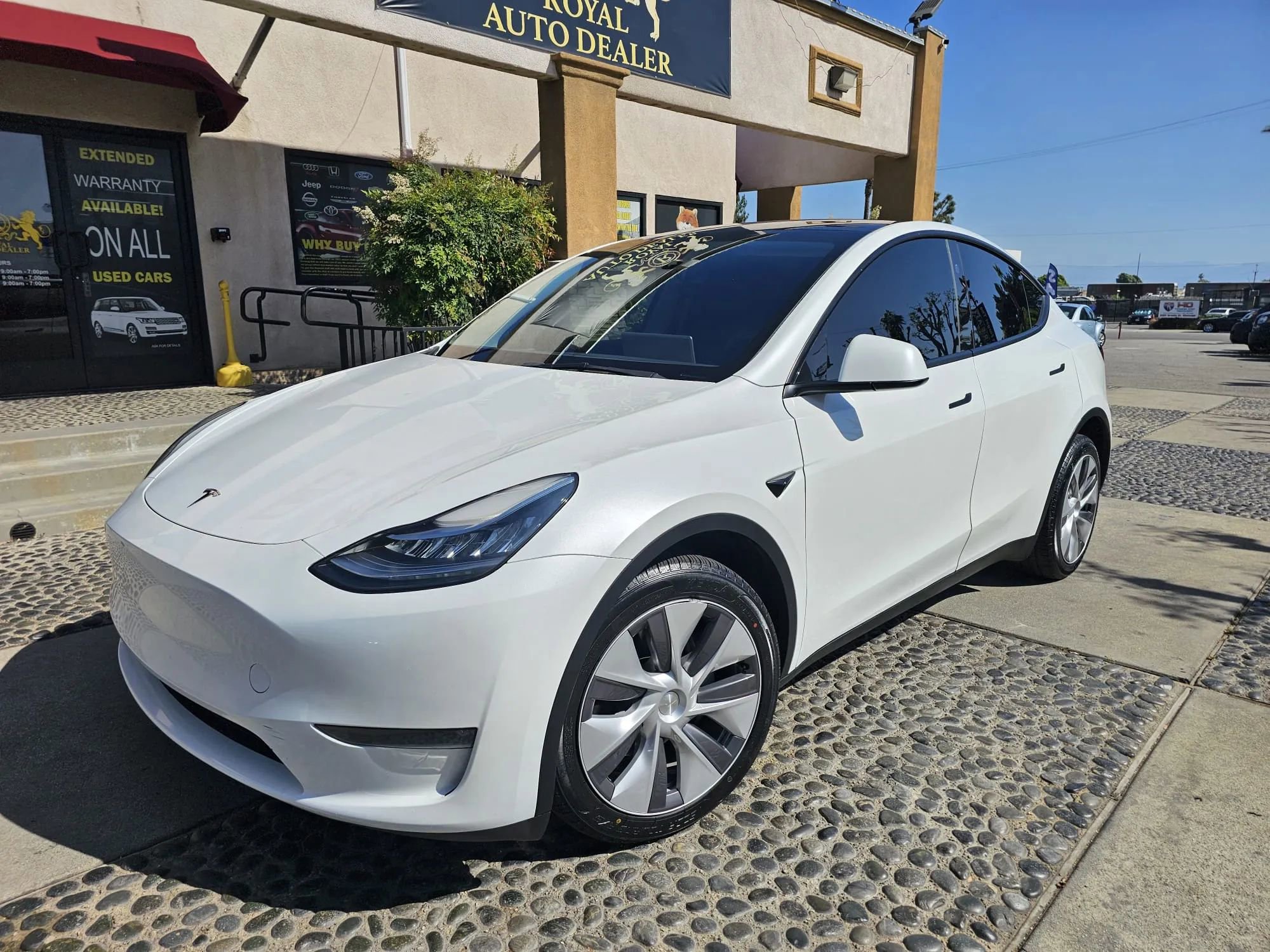 Used 2023 Tesla Model Y AWD image 1