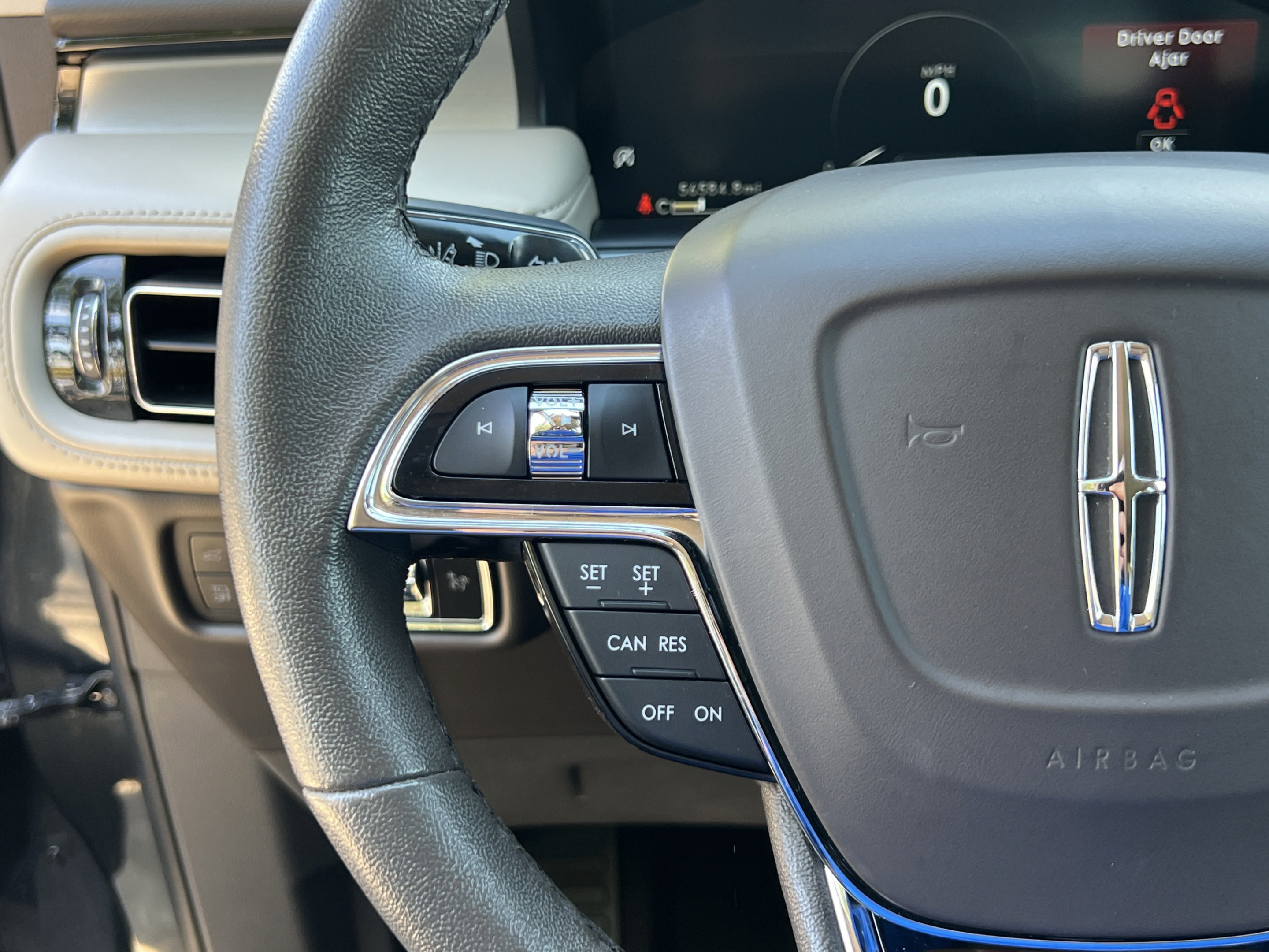 Used 2022 Lincoln Nautilus FWD image 13