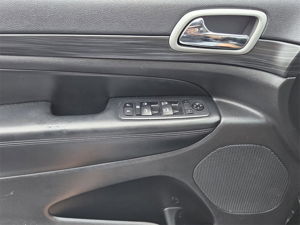 Used 2021 Jeep Grand Cherokee Laredo image 39