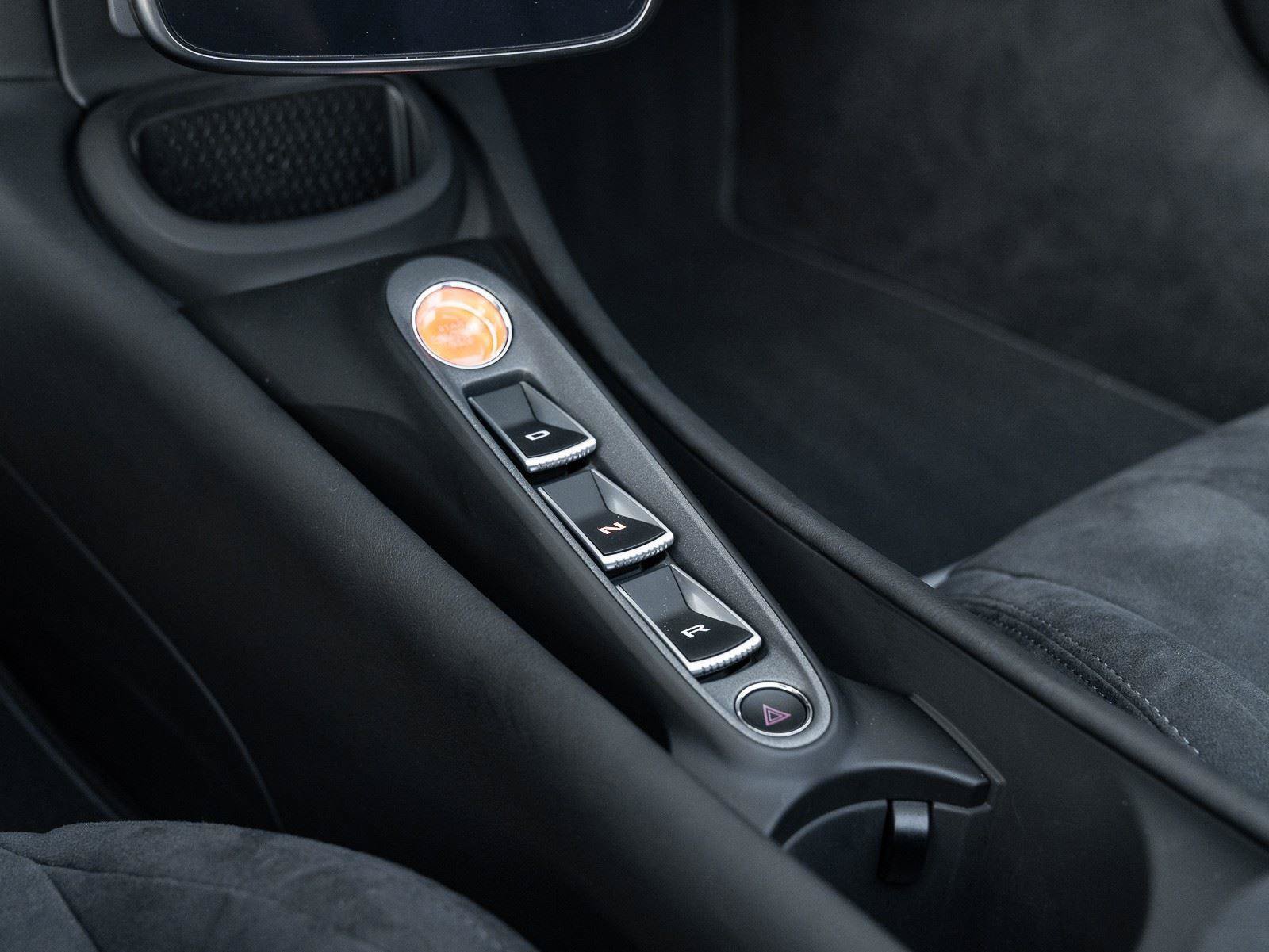 Used 2025 McLaren Artura Spider RWD image 34