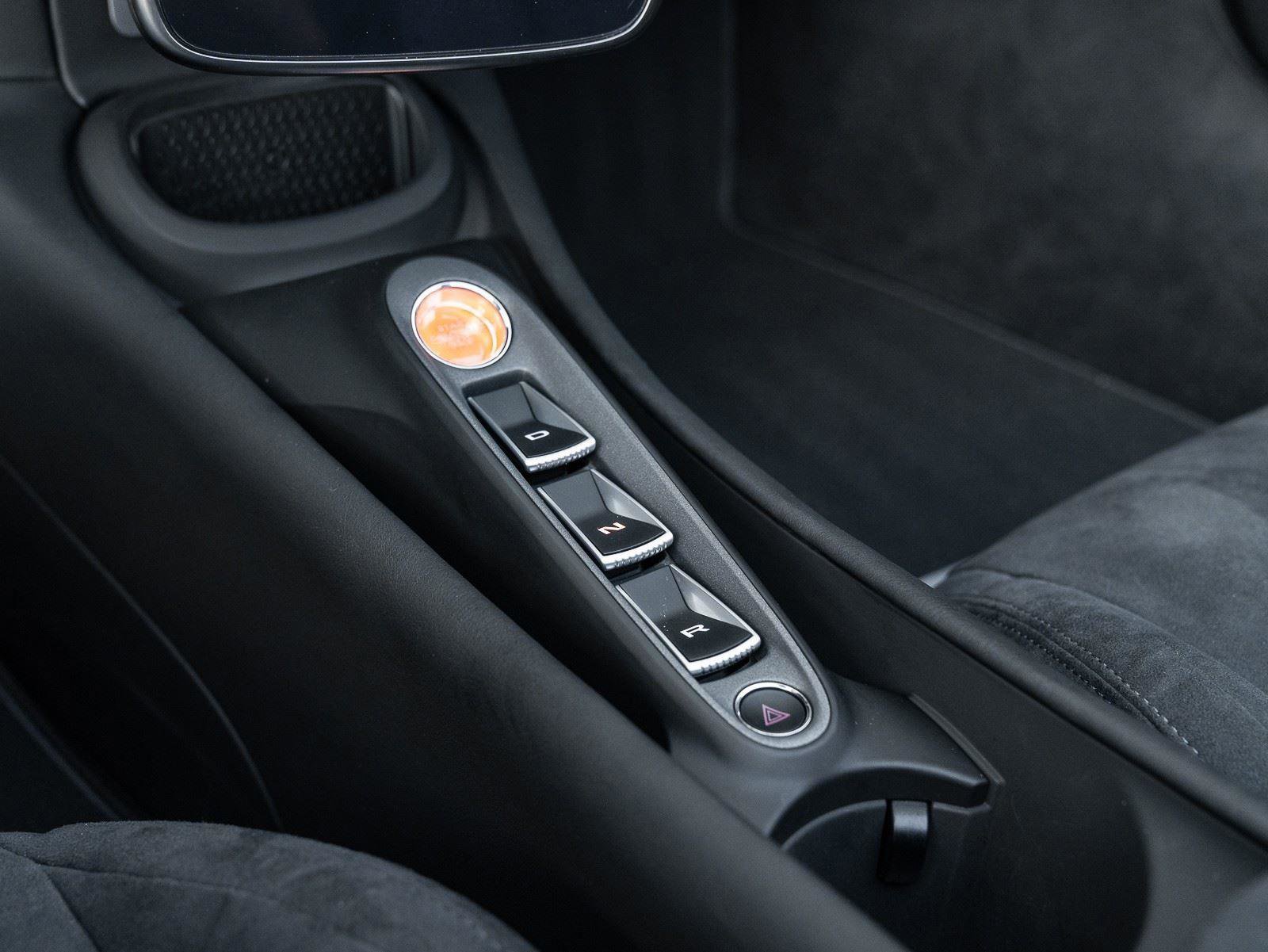Used 2025 McLaren Artura Spider image 34