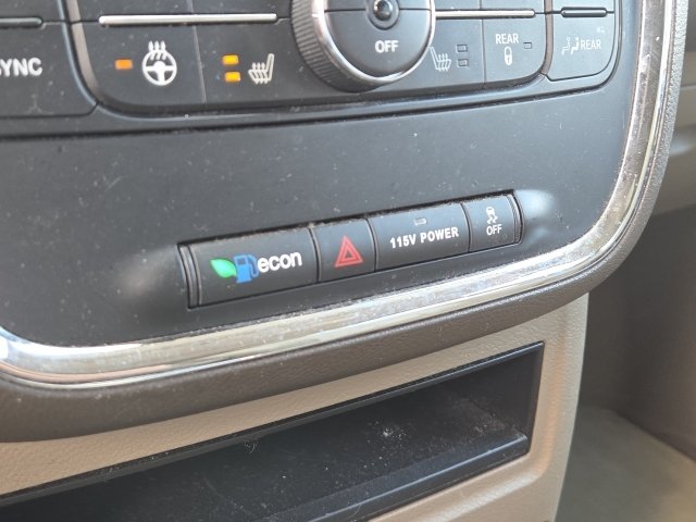 Used 2015 Chrysler Town & Country Touring w/ Driver Convenience Group FWD image 19