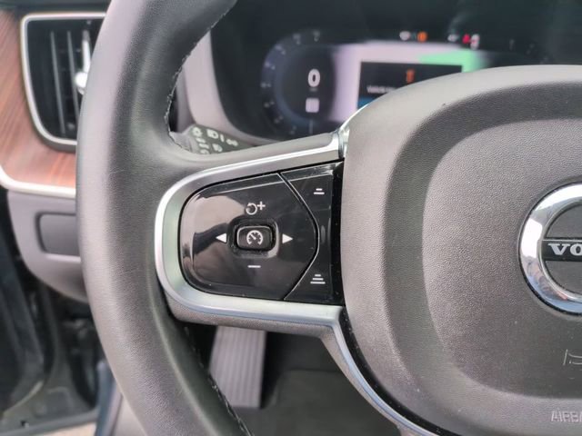 Used 2024 Volvo XC60 B5 Plus image 26