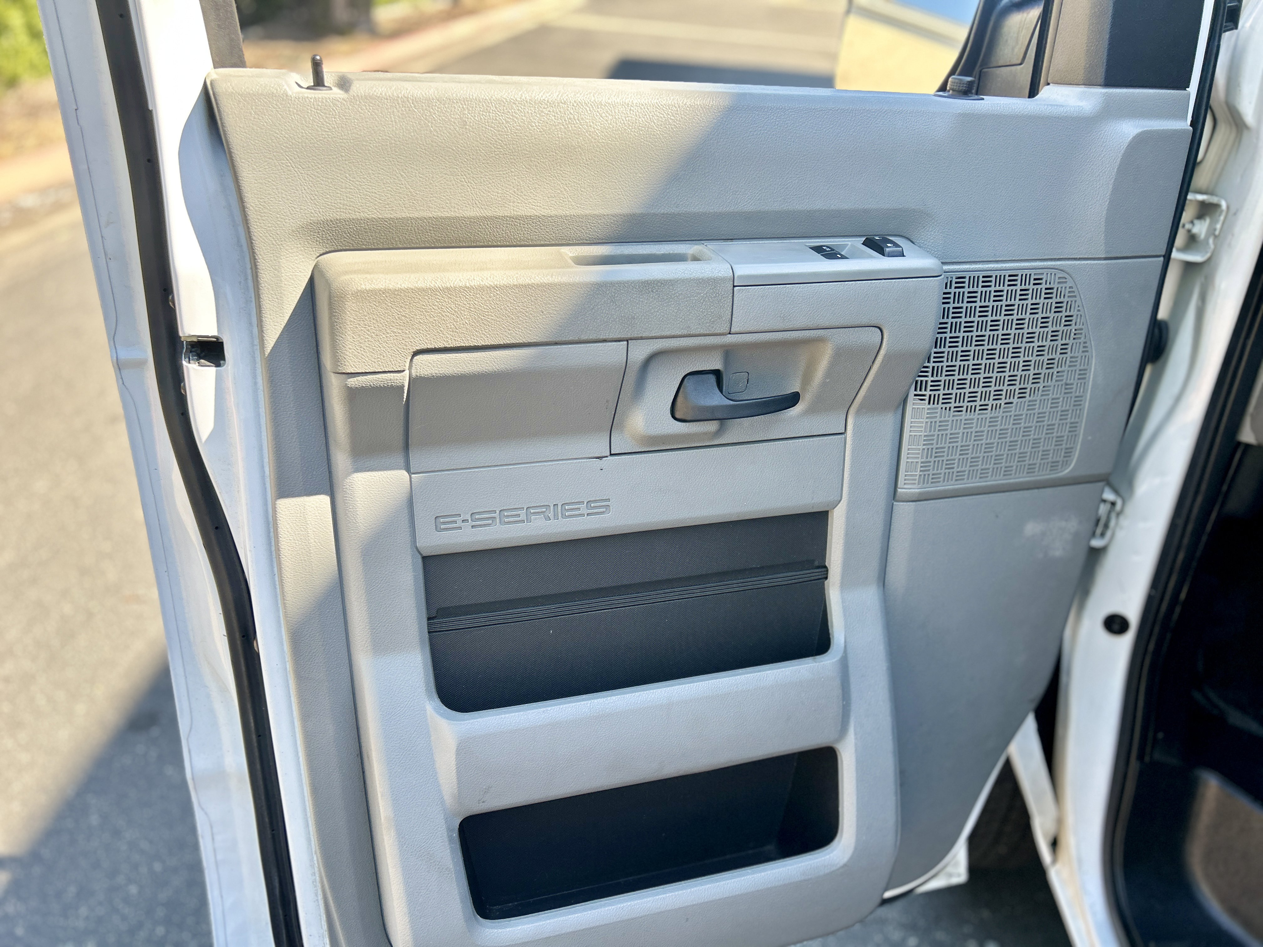 Used 2014 Ford E-150 and Econoline 150 w/ Power Group RWD image 26