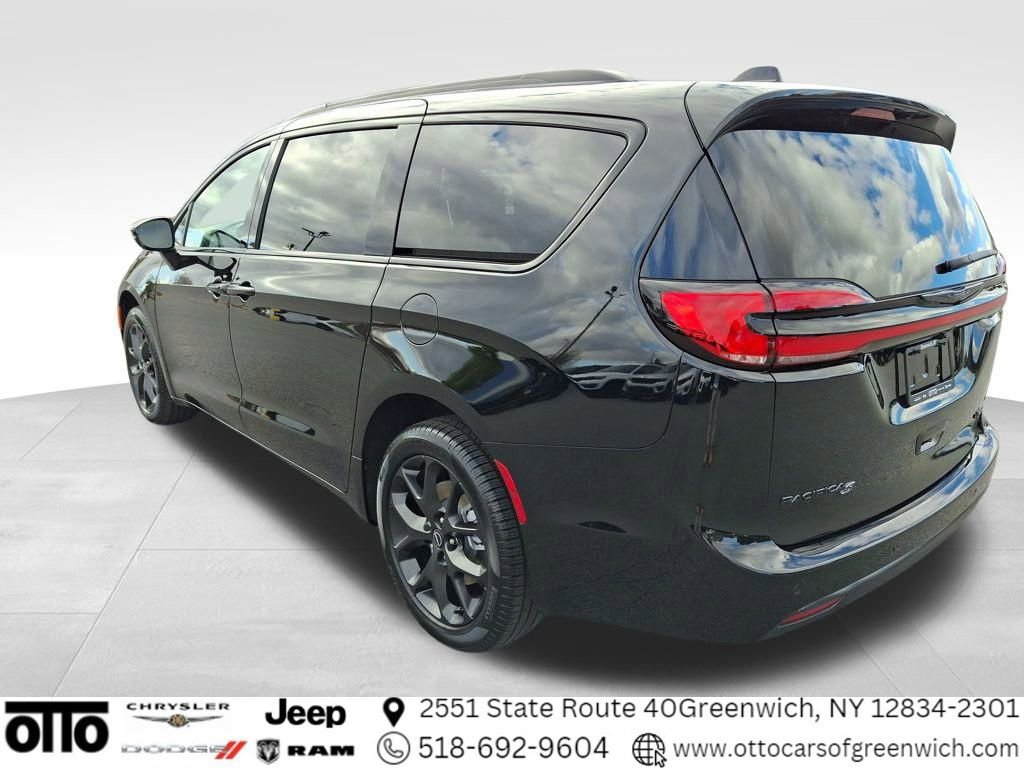 New 2026 Chrysler Pacifica Limited w/ S Appearance Package image 6