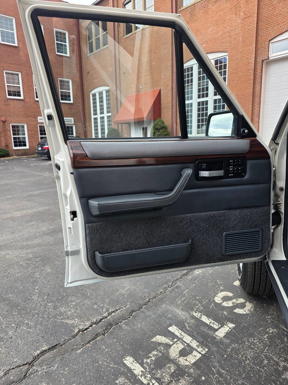 Used 1996 Jeep Cherokee 4WD 4-Door image 33