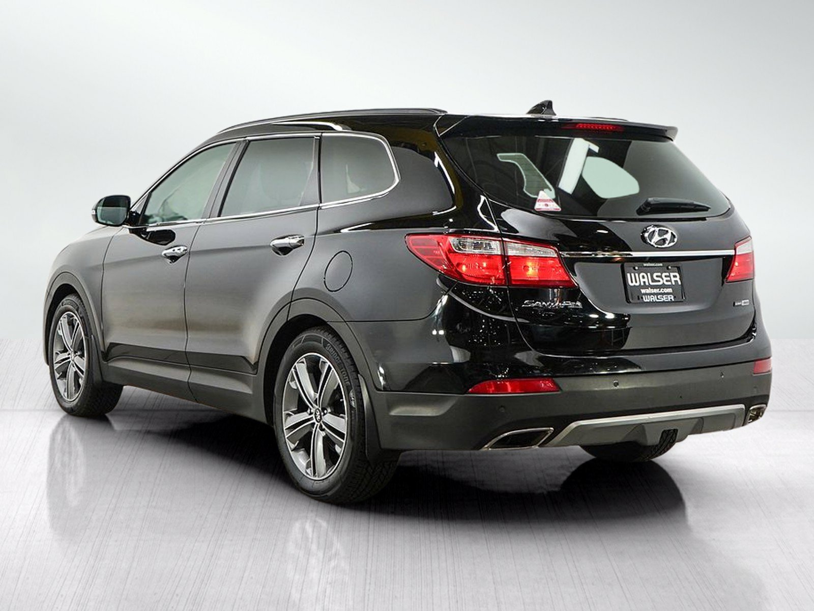 Used 2015 Hyundai Santa Fe GLS w/ Option Group 03 AWD/4WD image 3