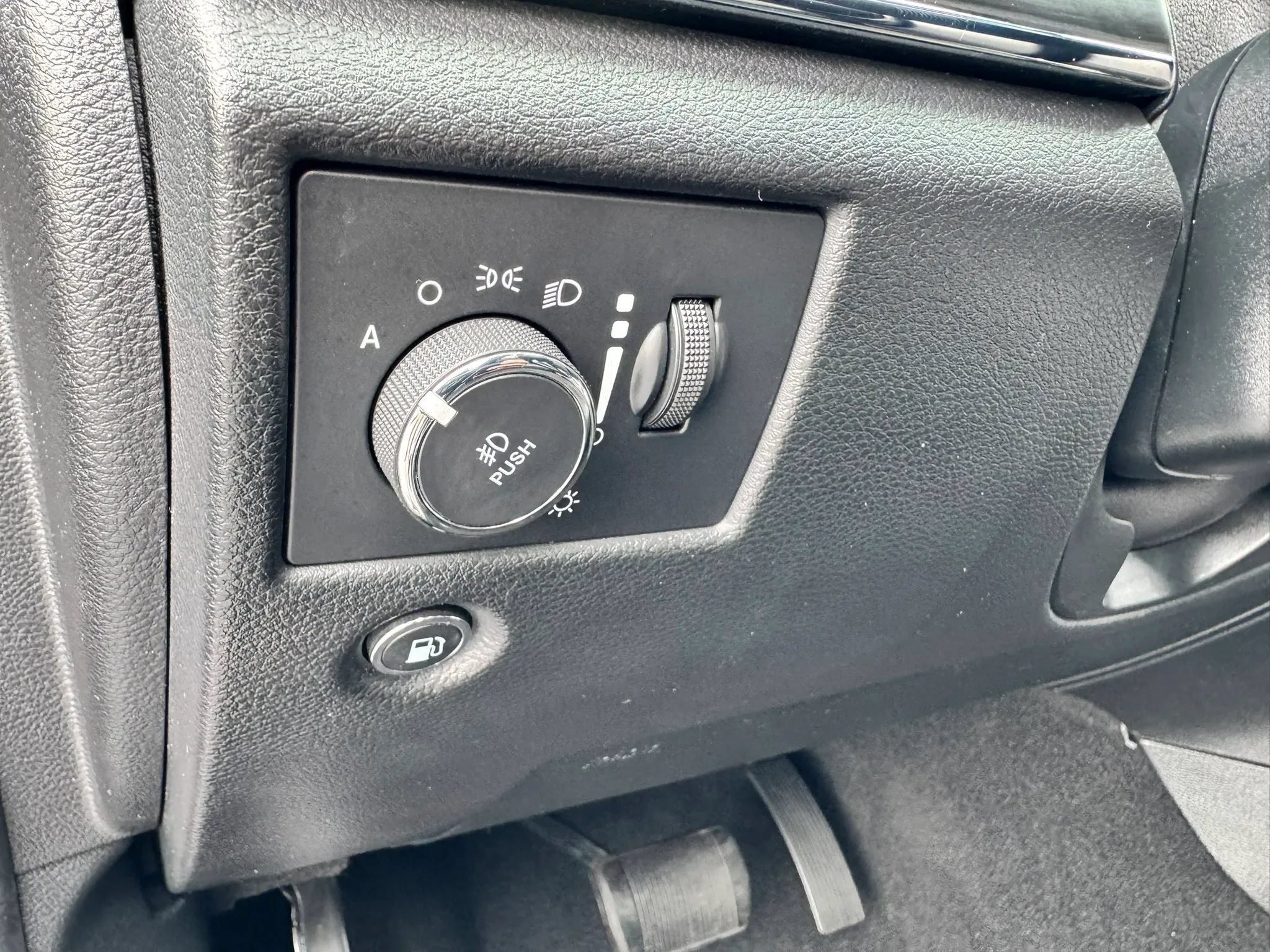 Used 2019 Jeep Grand Cherokee Limited w/ Luxury Group II AWD/4WD image 23