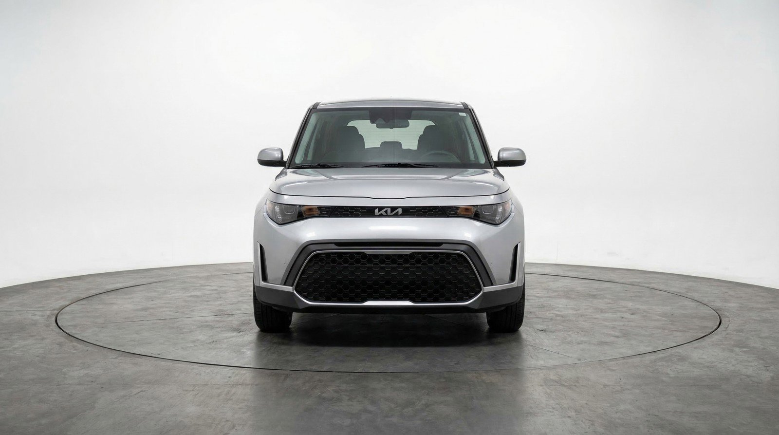 Used 2025 Kia Soul LX w/ LX Technology Package FWD image 2