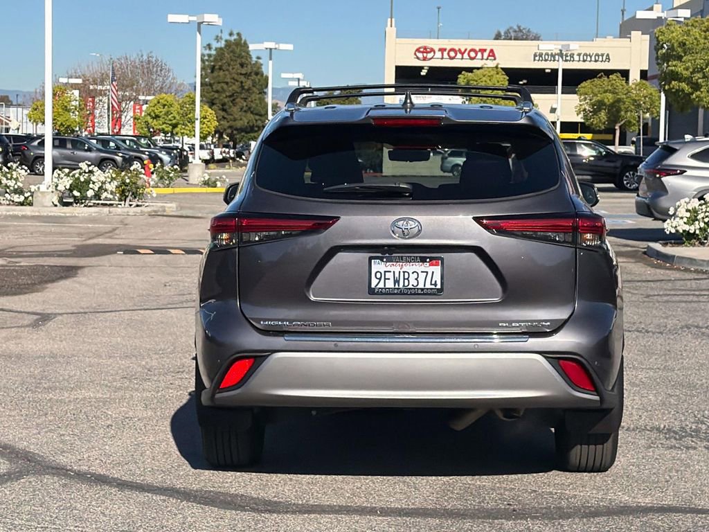 Used 2023 Toyota Highlander Platinum image 4