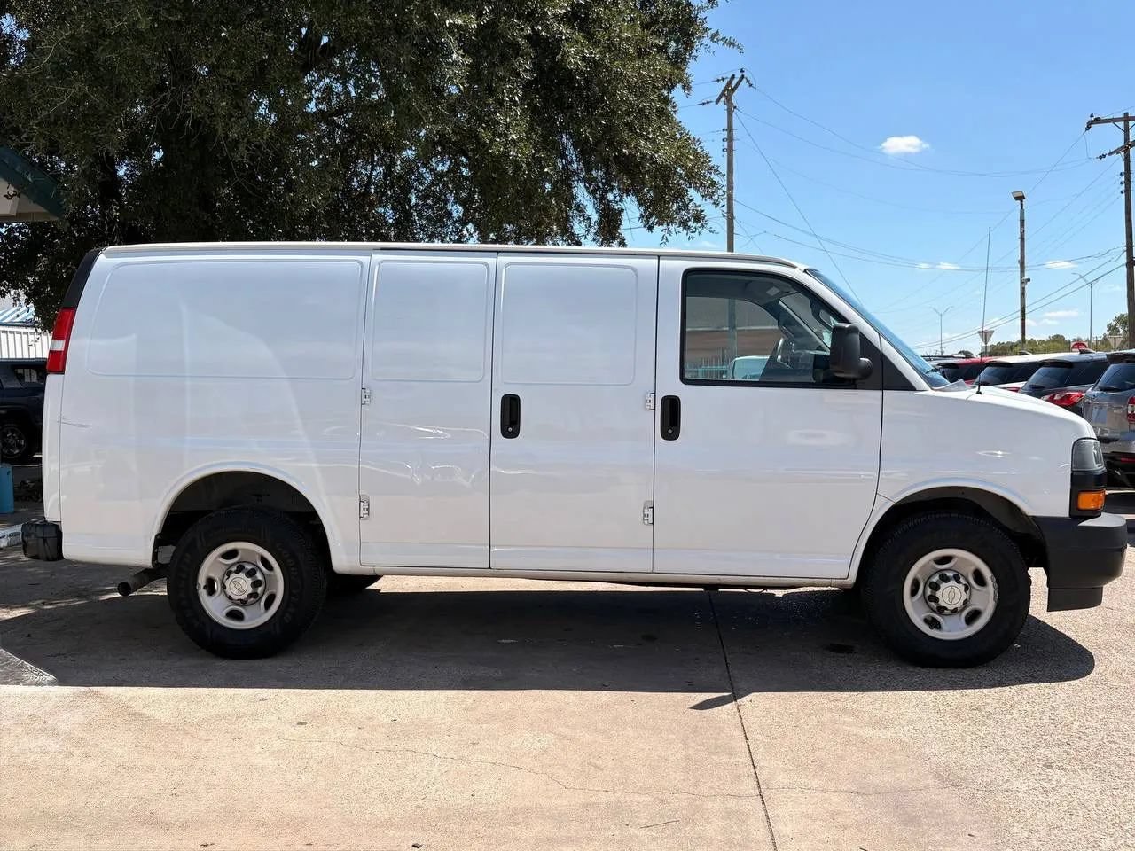 Used 2021 Chevrolet Express 2500 RWD image 2