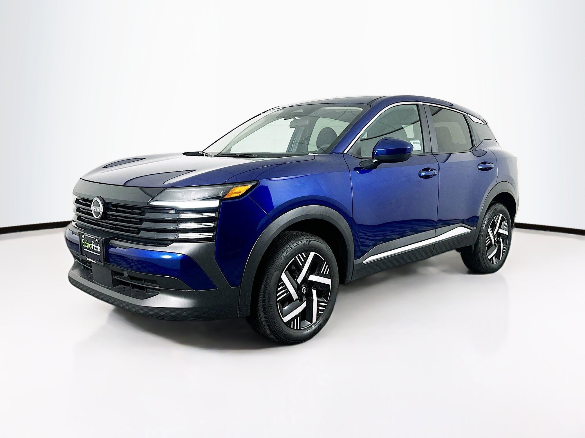 Used 2025 Nissan Kicks SV image 3