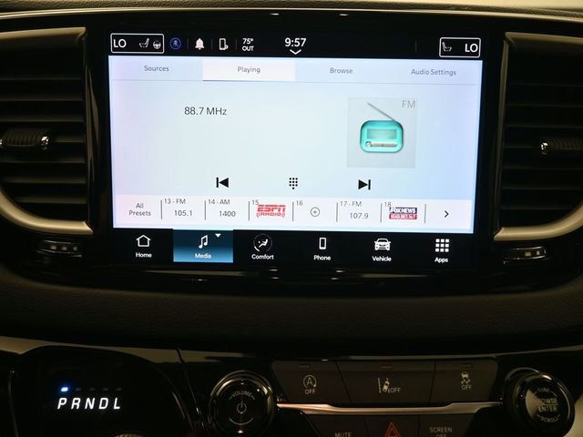 Used 2022 Chrysler Pacifica Touring-L image 32