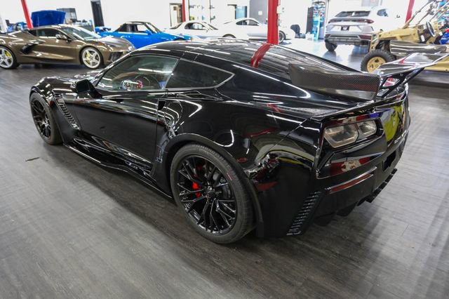 Used 2015 Chevrolet Corvette Z06 w/ 3LZ Preferred Equipment Group RWD image 3