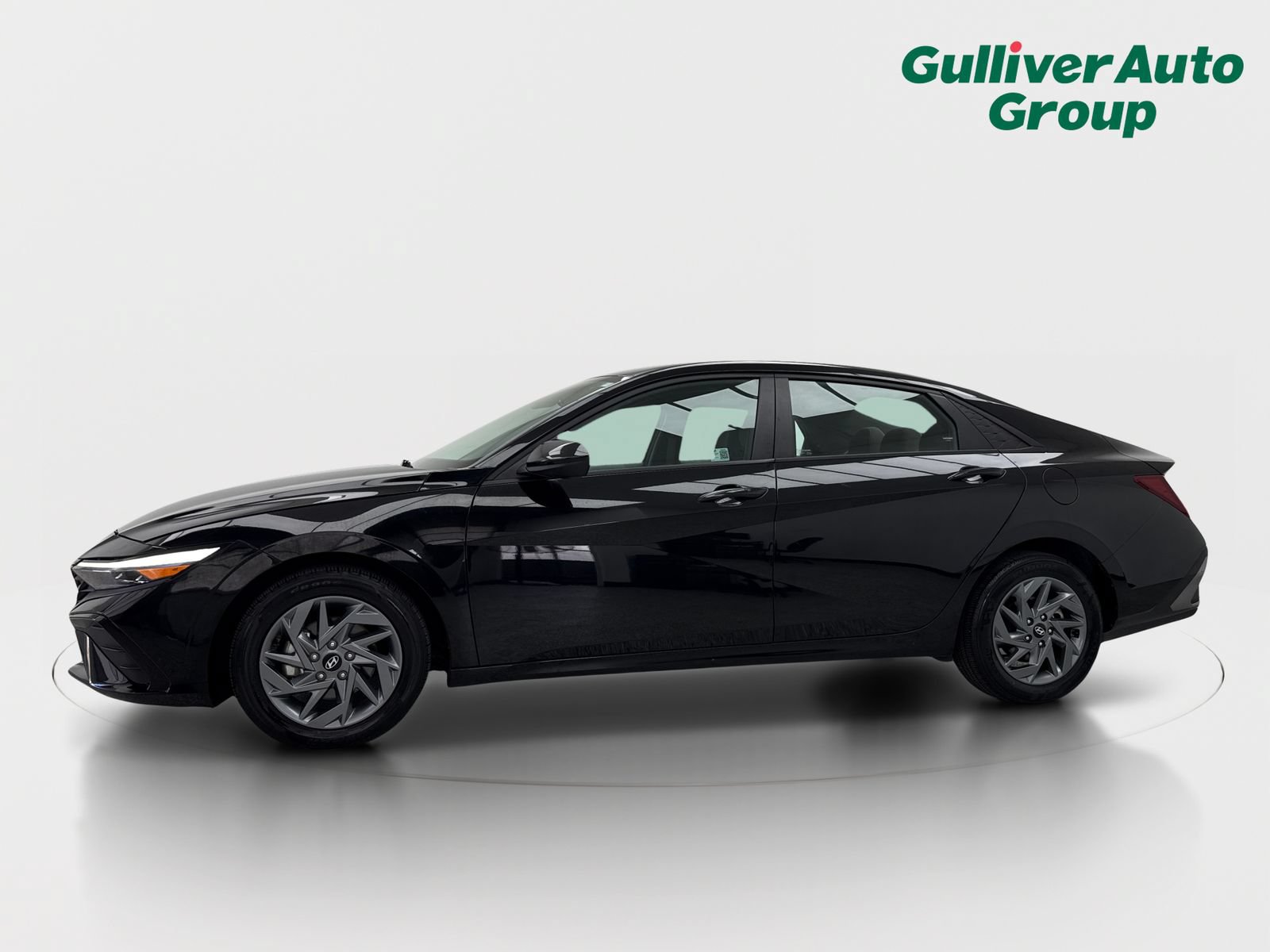 Used 2024 Hyundai Elantra SEL FWD image 2