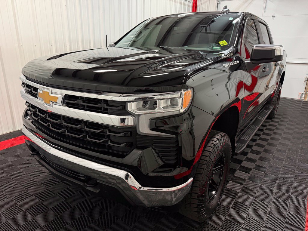 Used 2024 Chevrolet Silverado 1500 LT AWD/4WD image 10