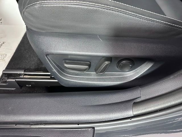 Used 2025 Toyota Camry SE w/ Convenience Package image 20