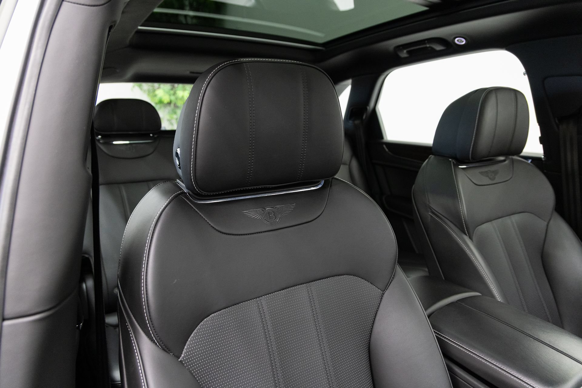 Used 2018 Bentley Bentayga AWD/4WD image 22