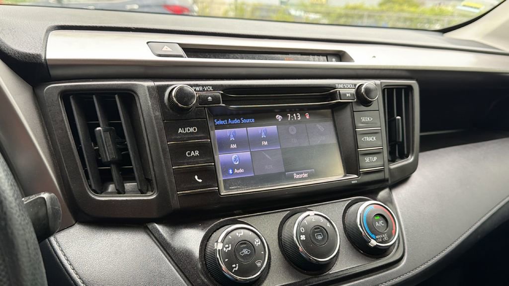 Used 2018 Toyota RAV4 LE image 28