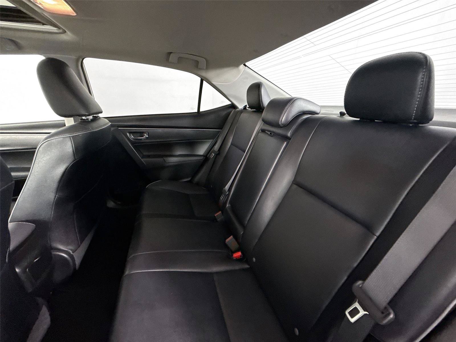Used 2017 Toyota Corolla XLE w/ Carpet Mat Package (TMS) FWD image 29