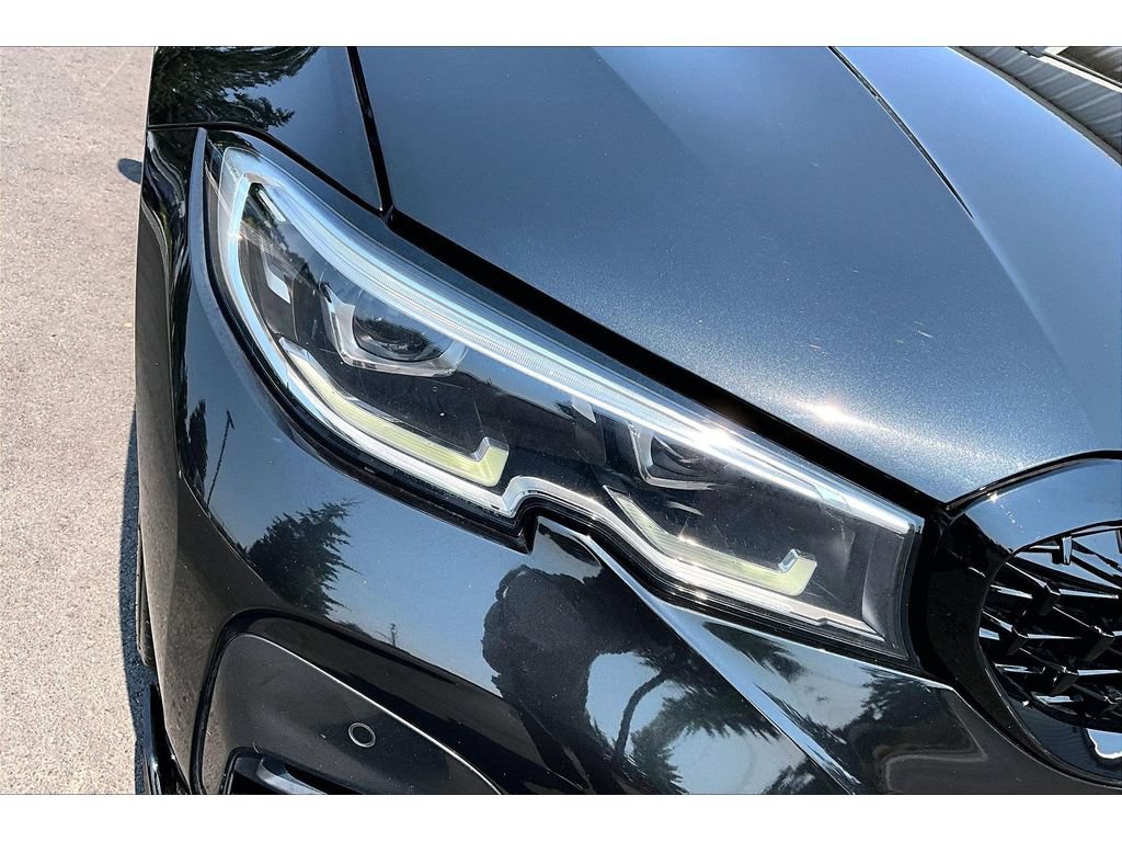 Used 2020 BMW 330i Sedan w/ M Sport Package RWD image 28