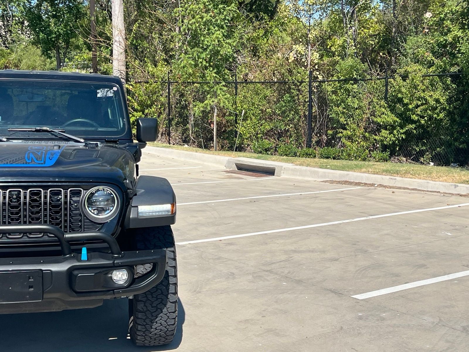 Used 2023 Jeep Wrangler Unlimited Rubicon 4xe AWD/4WD image 3