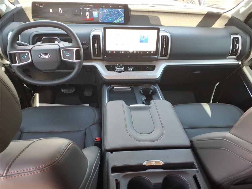 Used 2025 Ford Expedition Active image 21