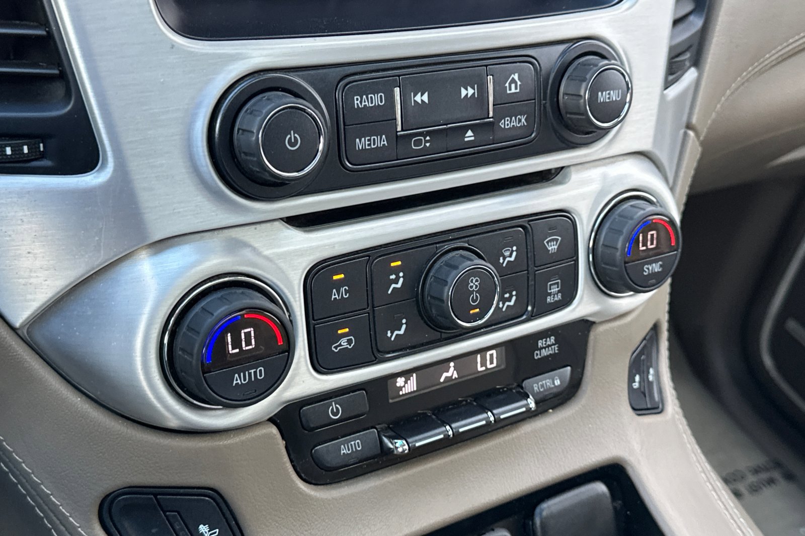 Used 2020 GMC Yukon XL SLT w/ Value Plus Edition image 29