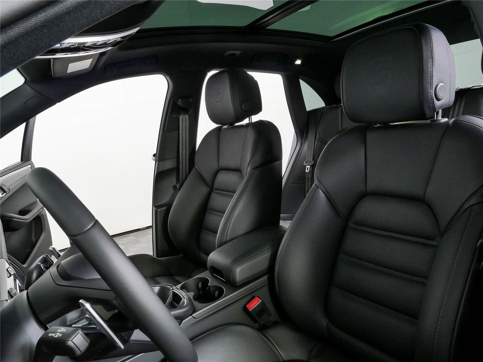 New 2026 Porsche Macan Turbo AWD/4WD image 5