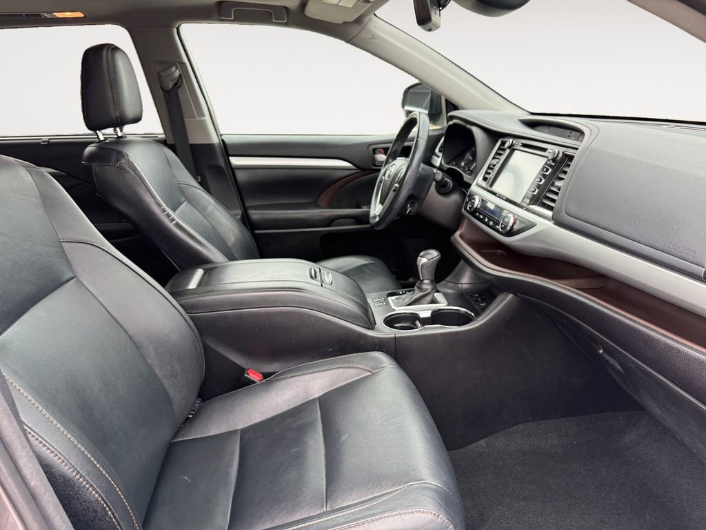 Certified 2017 Toyota Highlander XLE w/ Protection Package #3 AWD/4WD image 15