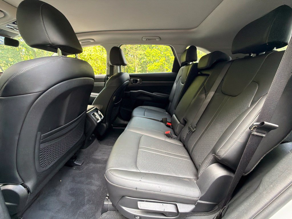 Used 2022 Kia Sorento S w/ Panoramic Sunroof Package AWD/4WD image 14