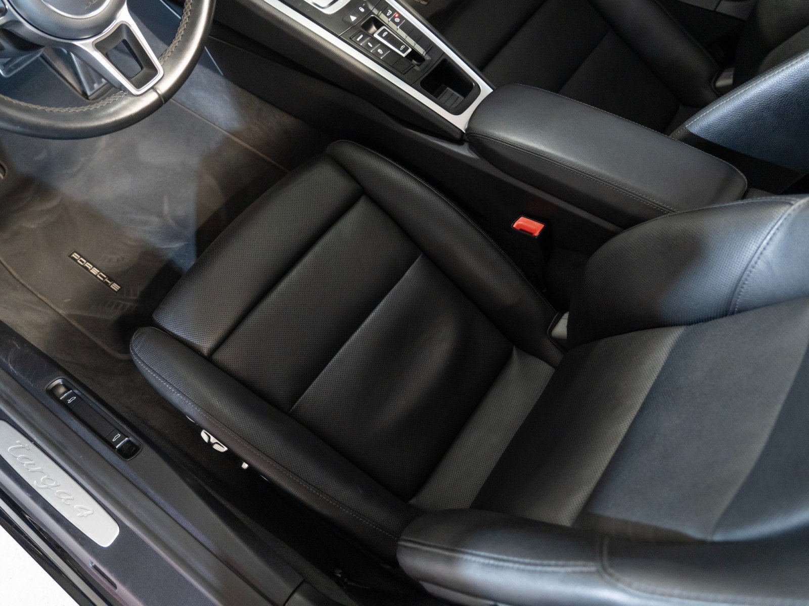 Certified 2018 Porsche 911 Targa 4 AWD/4WD image 15