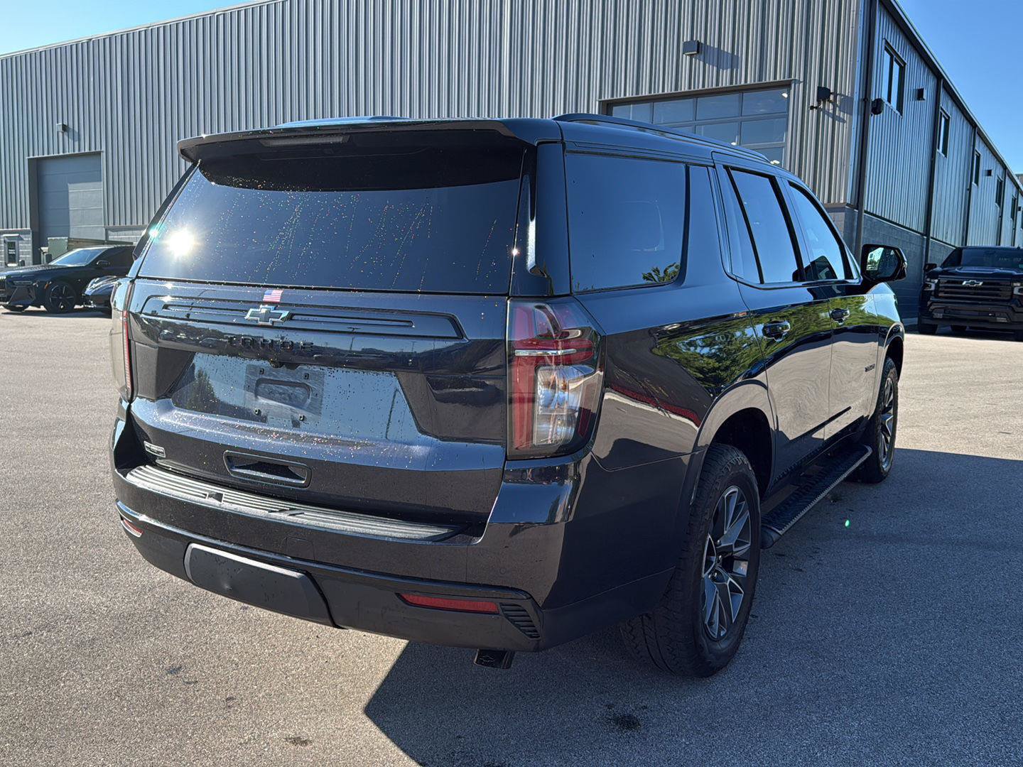 Used 2023 Chevrolet Tahoe Z71 w/ Luxury Package AWD/4WD image 3