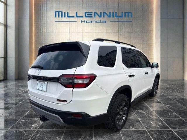 Used 2023 Honda Pilot TrailSport image 16