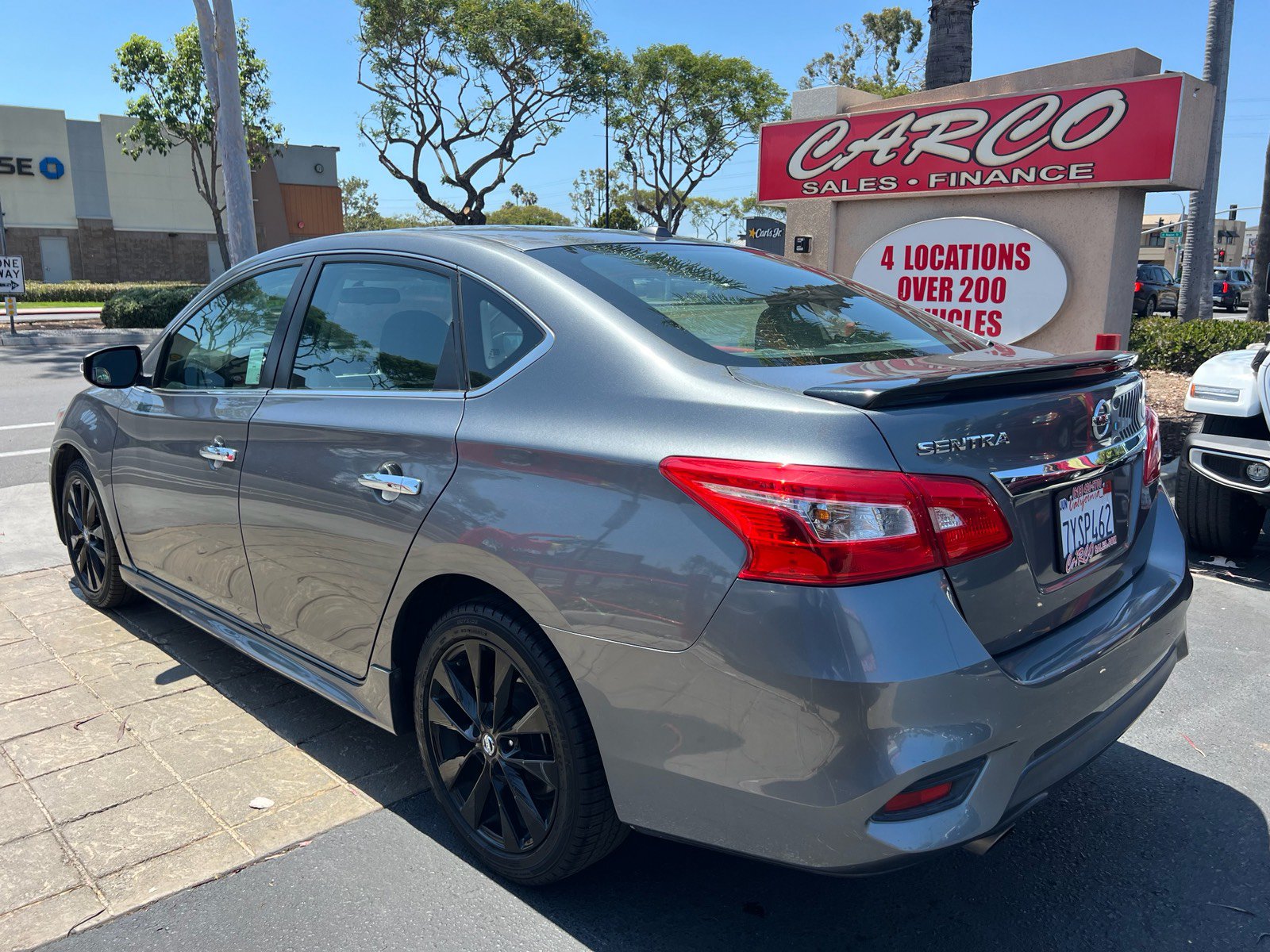 Used 2017 Nissan Sentra SR w/ SR Midnight Edition FWD image 6