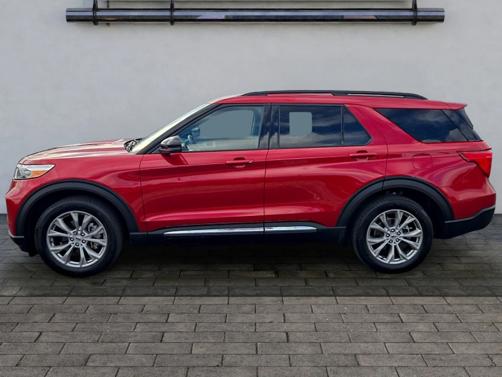 Used 2023 Ford Explorer XLT w/ Equipment Group 202A AWD/4WD image 6