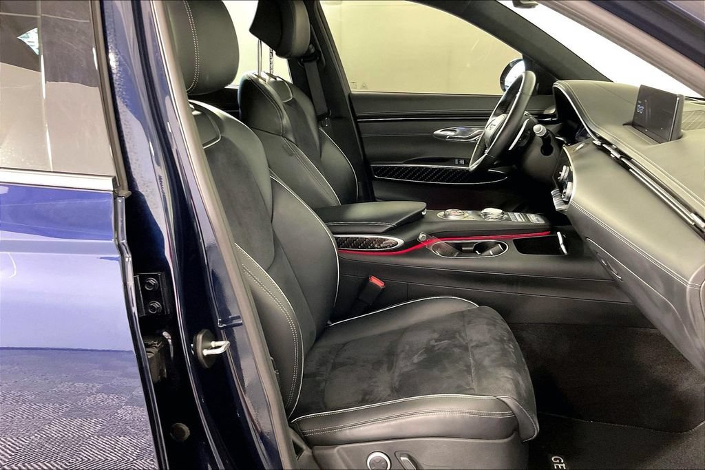 Used 2022 Genesis GV70 3.5T Sport w/ Sport Prestige Package AWD/4WD image 10