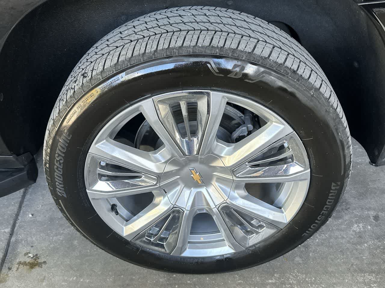 Used 2024 Chevrolet Suburban High Country AWD/4WD image 11