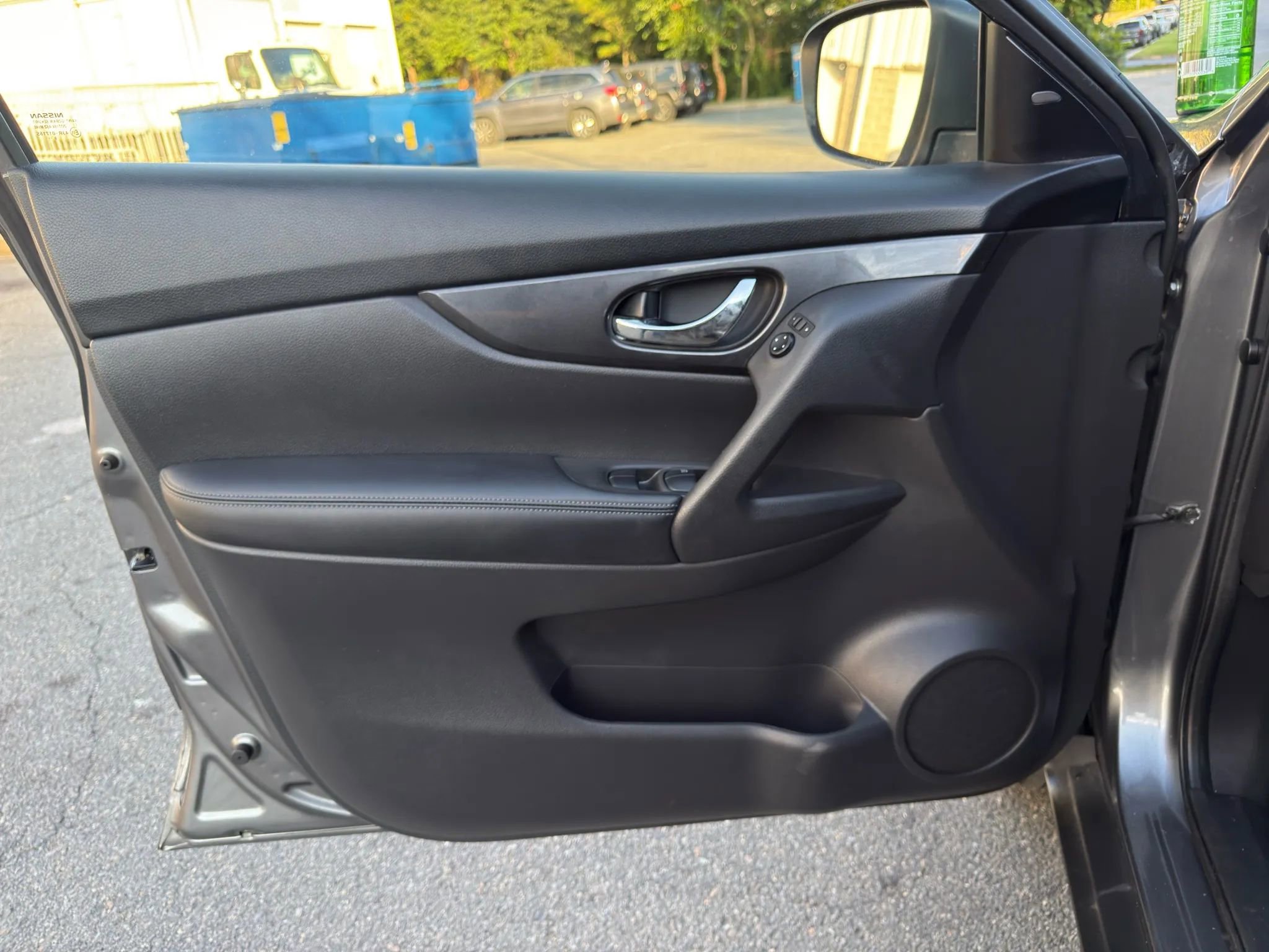 Used 2020 Nissan Rogue SV image 16