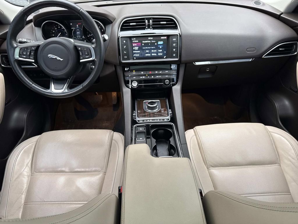 Used 2018 Jaguar F-PACE Prestige image 16