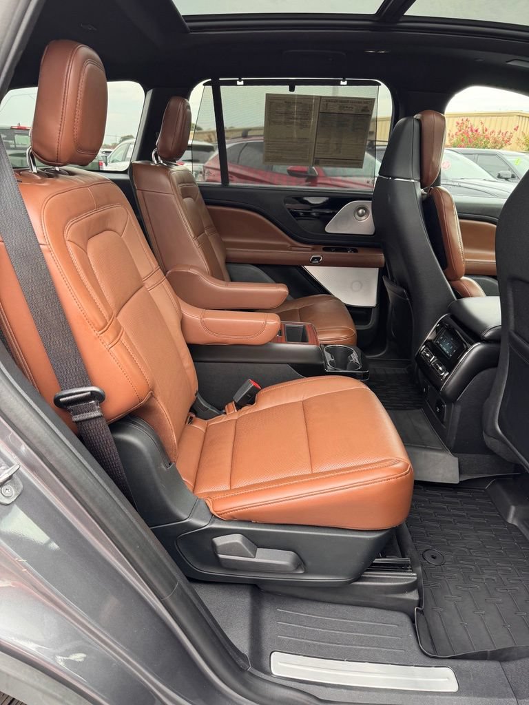 Used 2021 Lincoln Aviator Reserve w/ Equipment Group 202A AWD/4WD image 12
