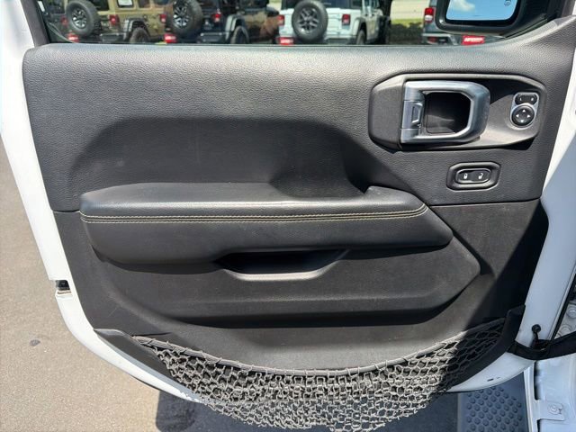 Used 2018 Jeep Wrangler Unlimited Sahara w/ Dual Top Group AWD/4WD image 15