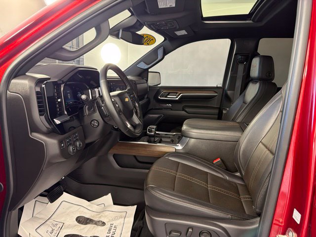Used 2024 Chevrolet Silverado 1500 High Country w/ High Country Premium Package AWD/4WD image 35