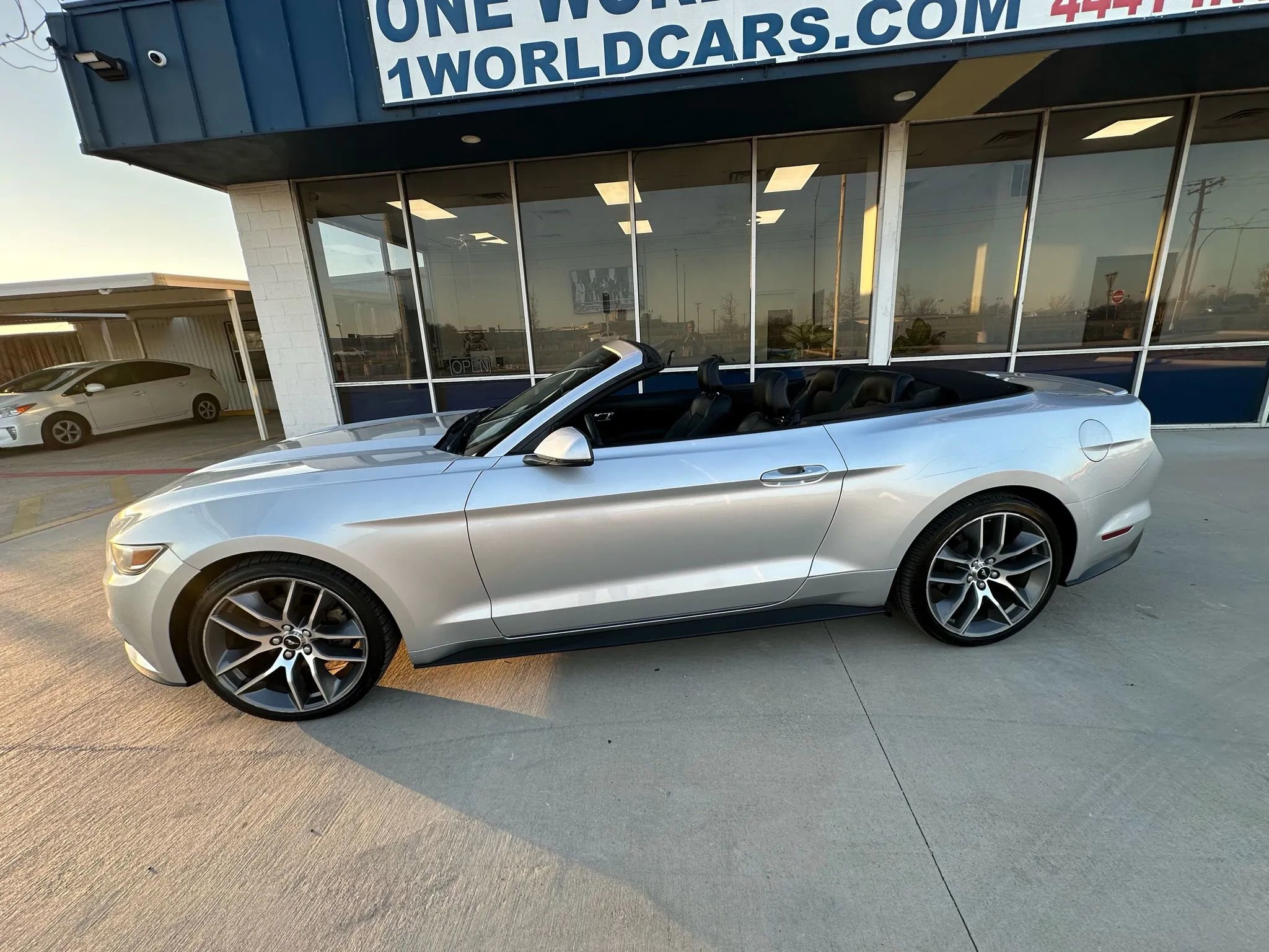Used 2016 Ford Mustang Premium image 10