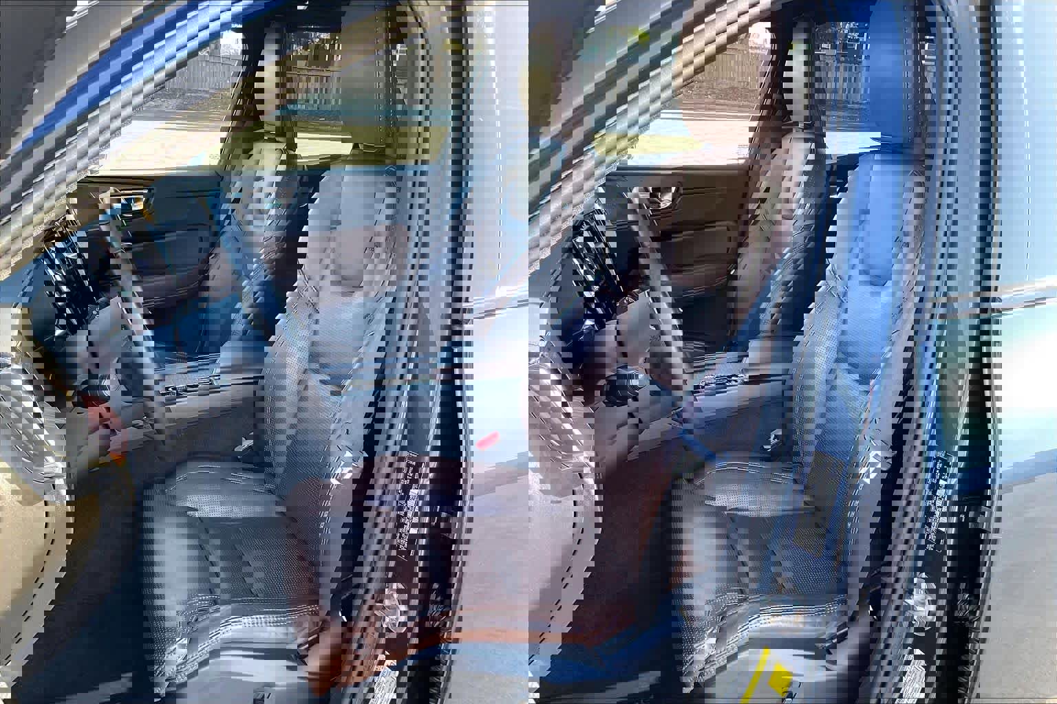 Used 2023 Volvo XC60 B5 Ultimate image 28